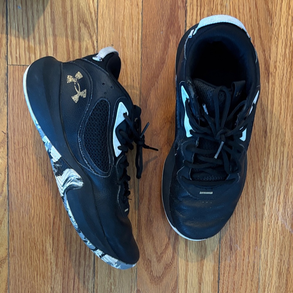Under Armour Kids Black and Gold Sneakers